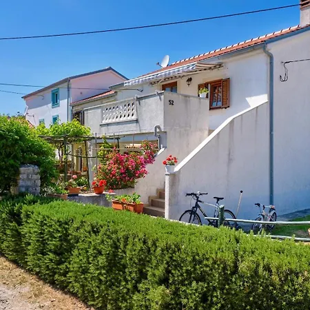 Maruci Stivan, Apartment Cres
