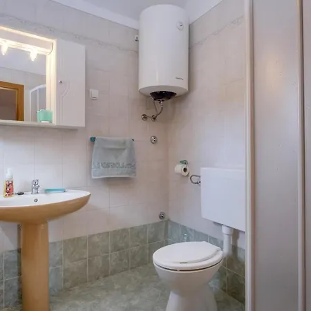 Maruci Stivan, Apartment *