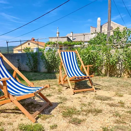 Maruci Stivan, Apartment Cres