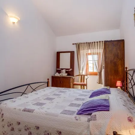 Maruci Stivan, Cres
